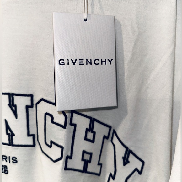 🌙🦋 Givenchy College Embroidered Logo T-Shirt 🌙🦋 - Picture 3 of 5